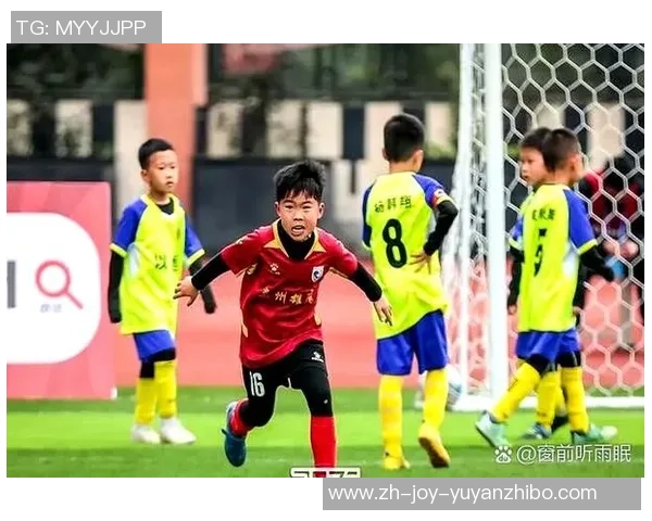 用手踢足球的乐趣与技巧探讨让我们重新定义这项经典运动的魅力与挑战 用手踢足球的乐趣与技巧探讨让我们重新定义这项经典运动的魅力与挑战